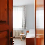 ベッド・アンド・ブレックファスト Unertl Braeustueberl Gaestehaus